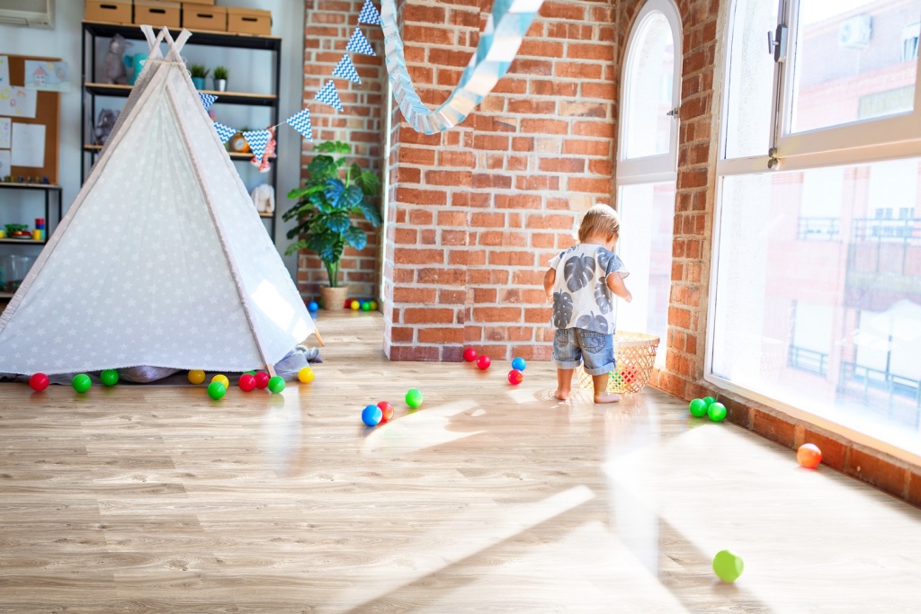 Какой пол лучше стелить в квартире в Омске ламинат, SPC, кварцвинил, плитка и другие решения (7).jpg