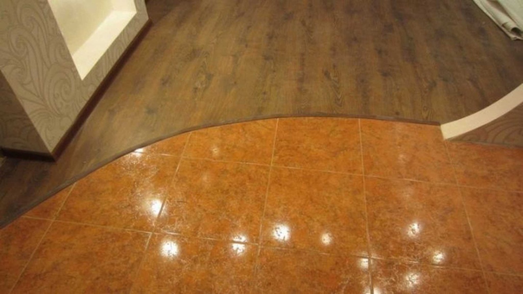 Чем покрыть пол дёшево и красиво в Омске ламинат, кварцвинил (LVT) и SPC — большой гид  (1).jpg